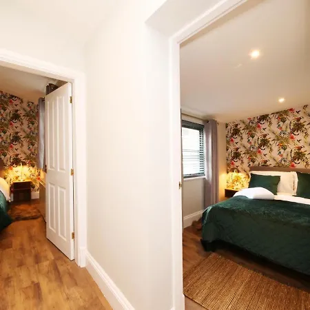 The Holgate Snug